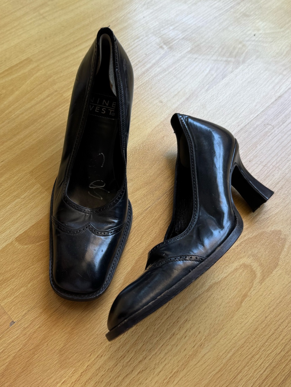 Vintage y2k Nine West dark navy blue leather heels